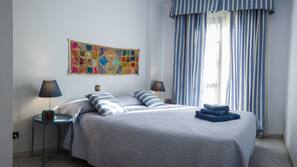 5 chambres, fer et planche à repasser, accès Internet, draps fournis