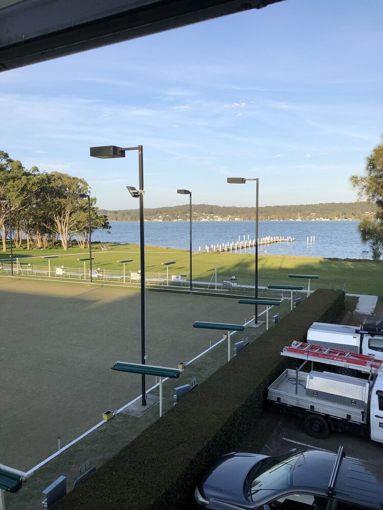 SERENDIPITY  TRANQUIL RETREAT, located on Beautiful Lake Macquarie, 