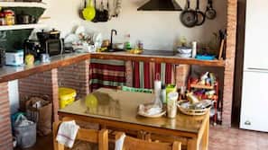 Fridge, stovetop, coffee/tea maker, toaster
