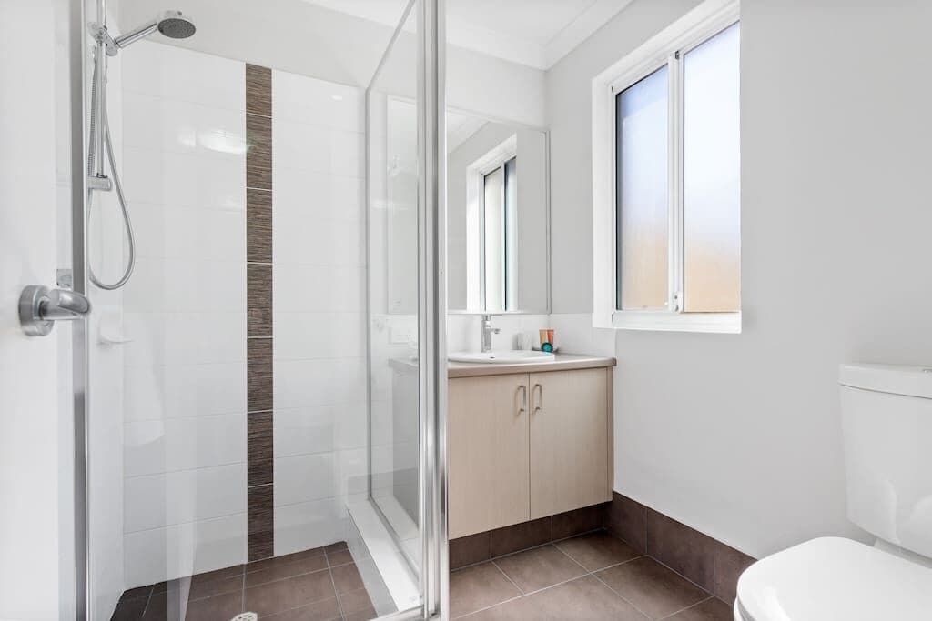 Minimalist Suburban Villagarden Cityfamily Friendlynetflix