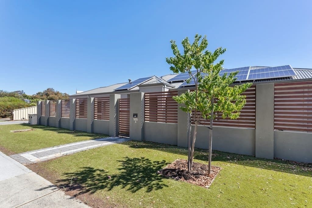 Minimalist Suburban Villagarden Cityfamily Friendlynetflix