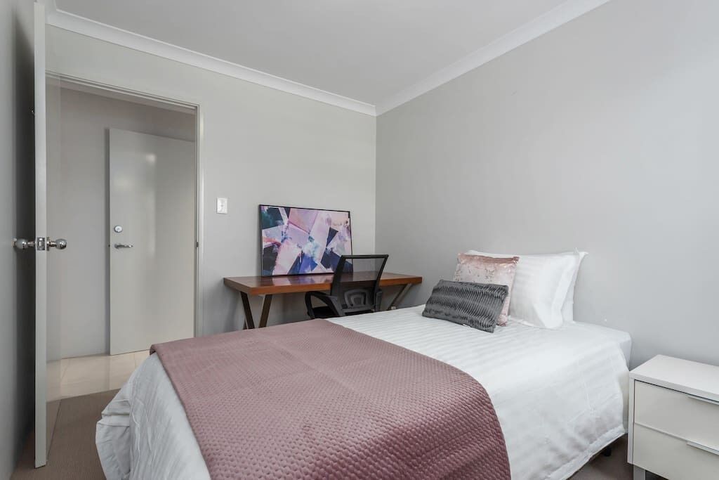 Minimalist Suburban Villagarden Cityfamily Friendlynetflix