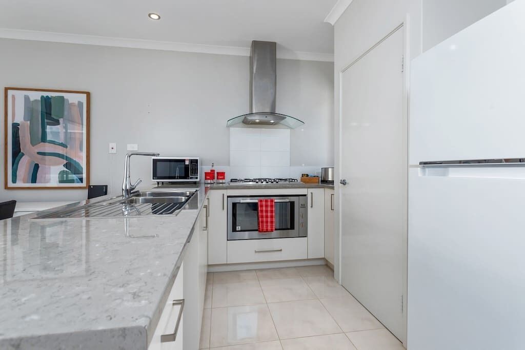 Minimalist Suburban Villagarden Cityfamily Friendlynetflix