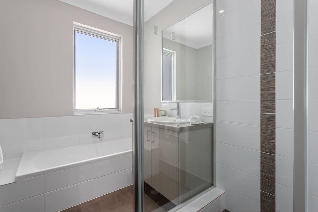 Minimalist Suburban Villagarden Cityfamily Friendlynetflix