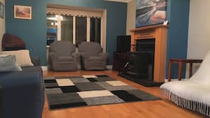 TV, fireplace