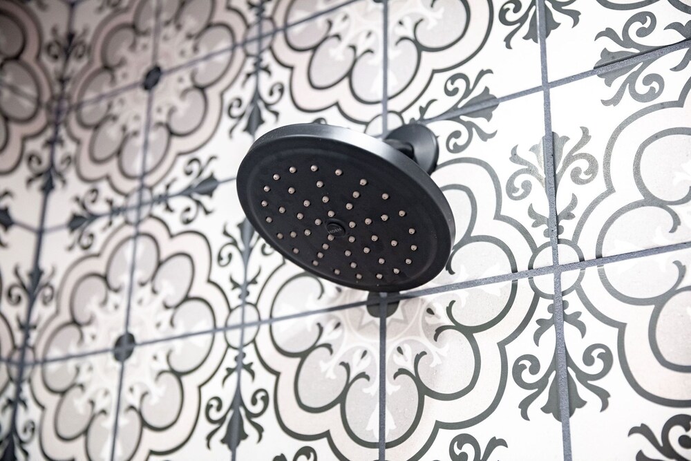 Mabel and Harry's Charming Country Guest House with Deck, Fireplace