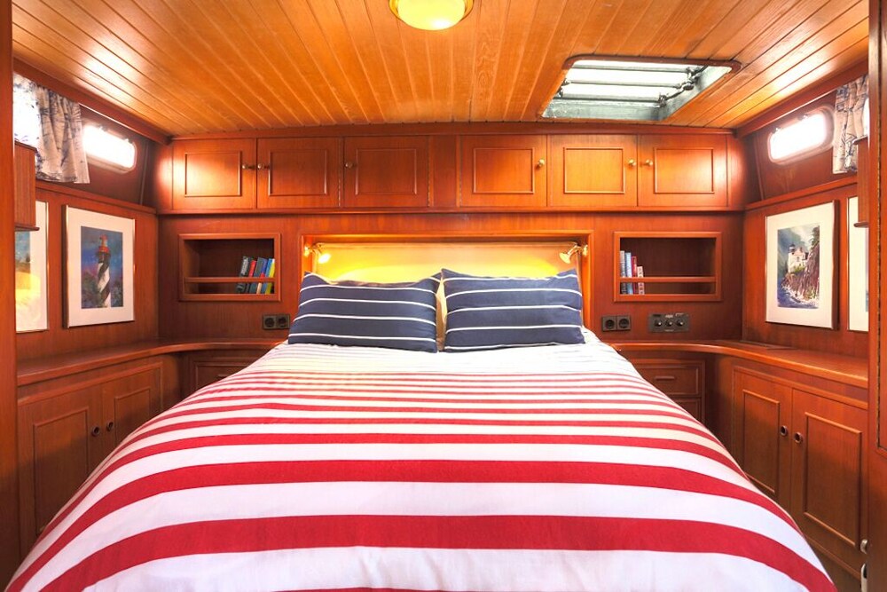 Maine Bed & Boat, NEBI on the scenic Damariscotta River Damariscotta