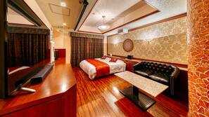 Minibar, free WiFi