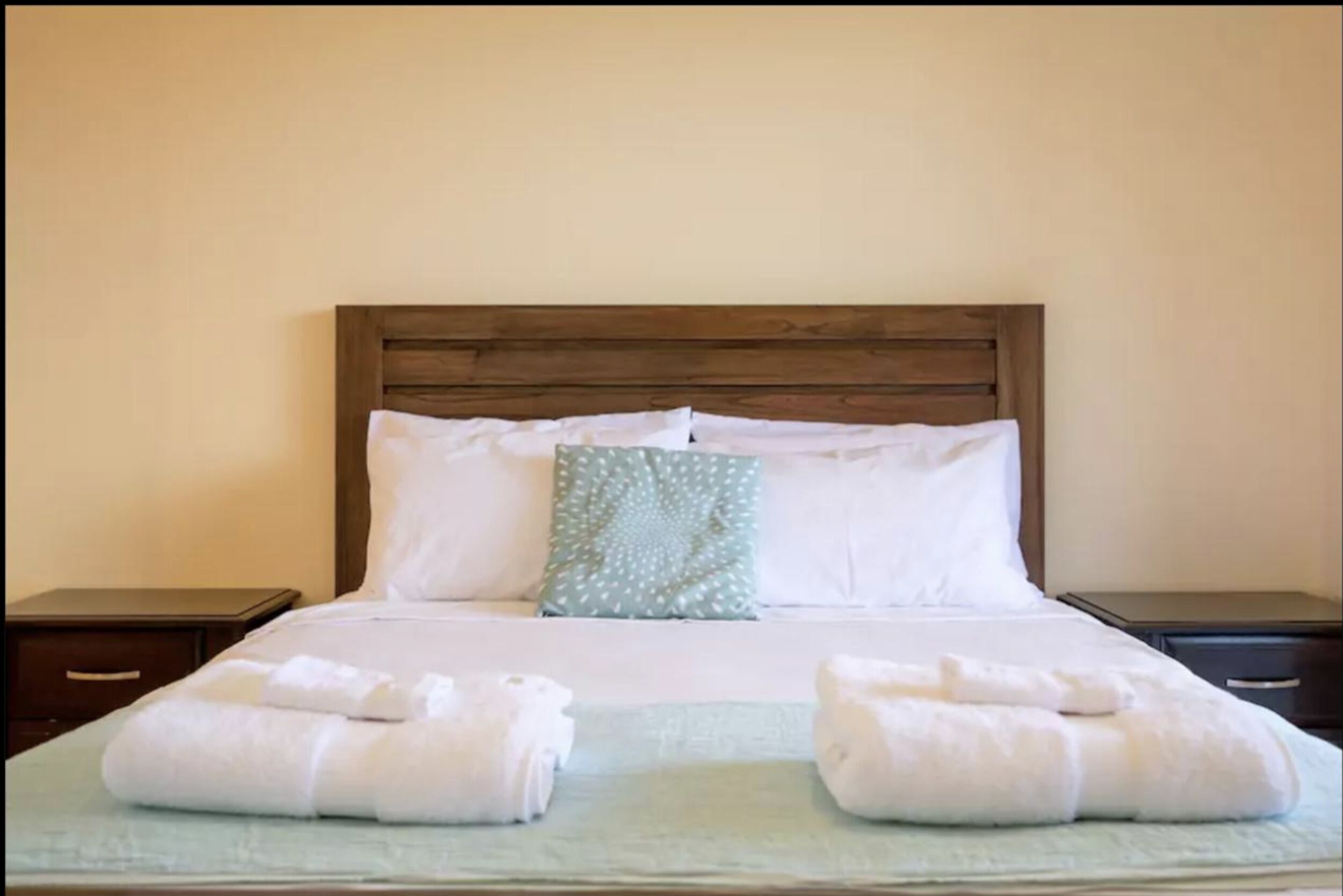 Tranquil Bed and Breakfast in luxury apartment