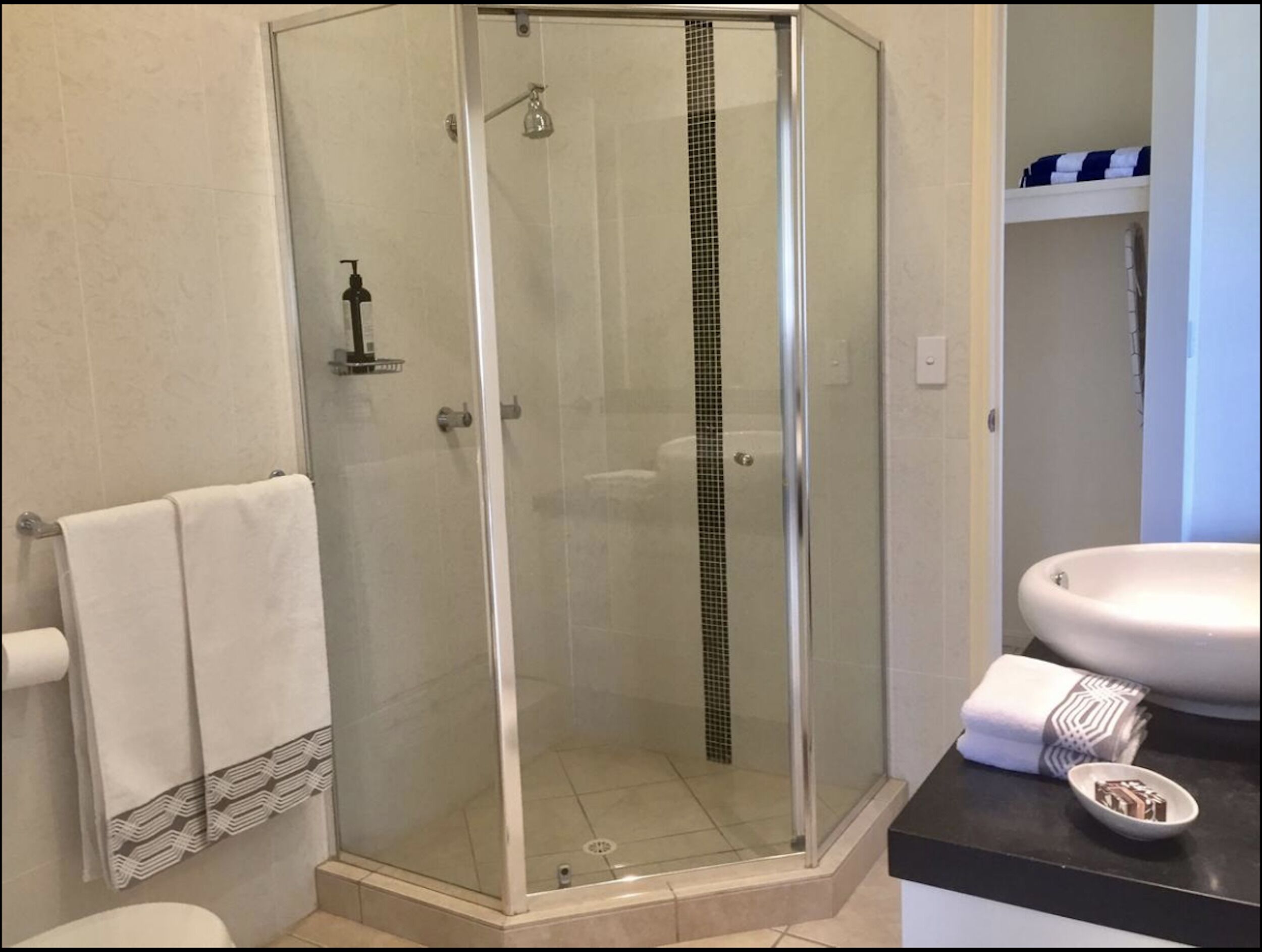 Tranquil Bed and Breakfast in luxury apartment