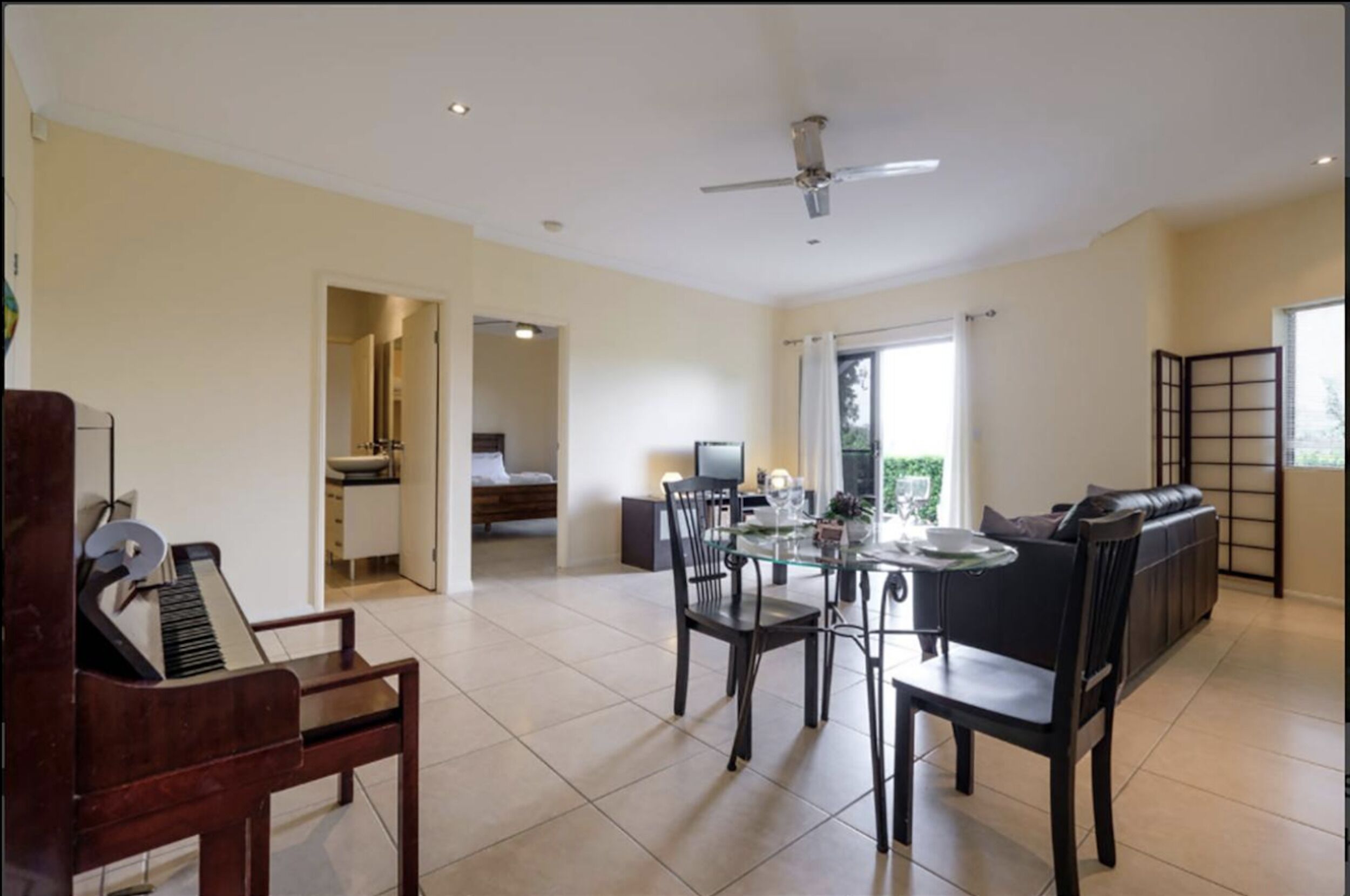 Tranquil Bed and Breakfast in luxury apartment