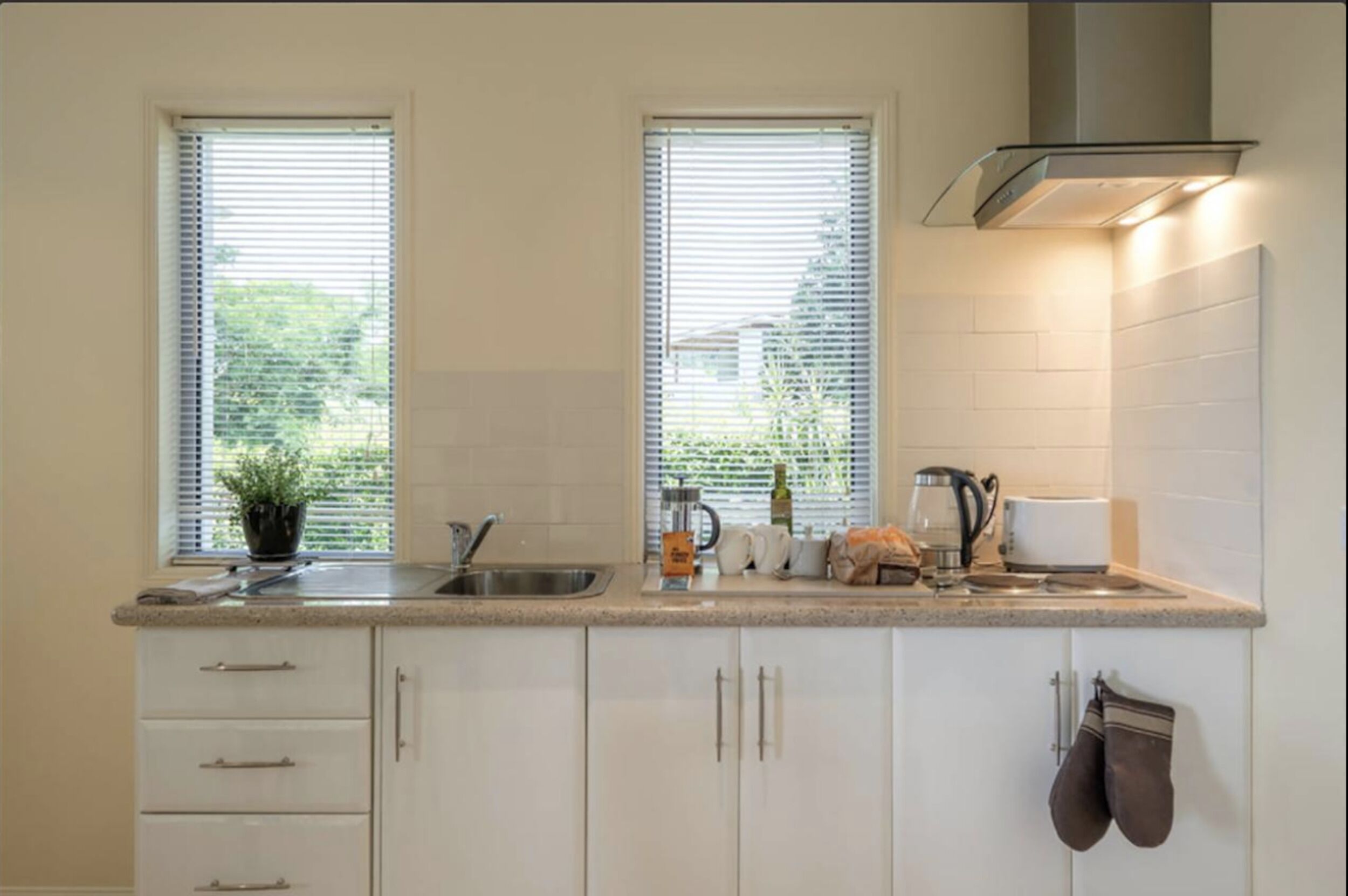 Tranquil Bed and Breakfast in luxury apartment