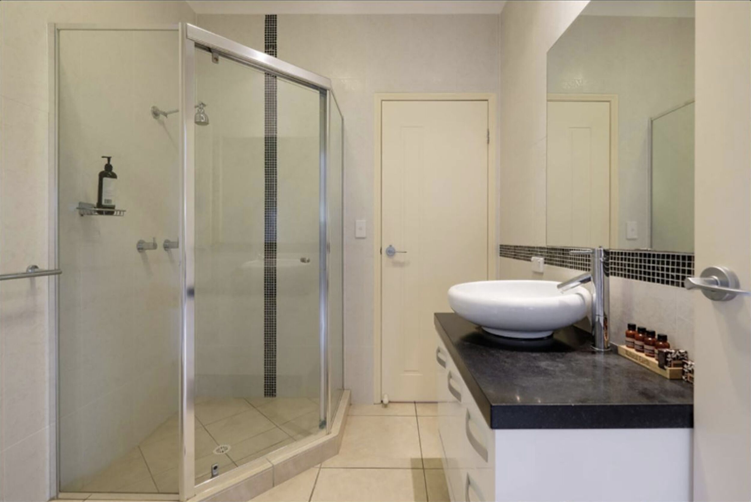 Tranquil Bed and Breakfast in luxury apartment