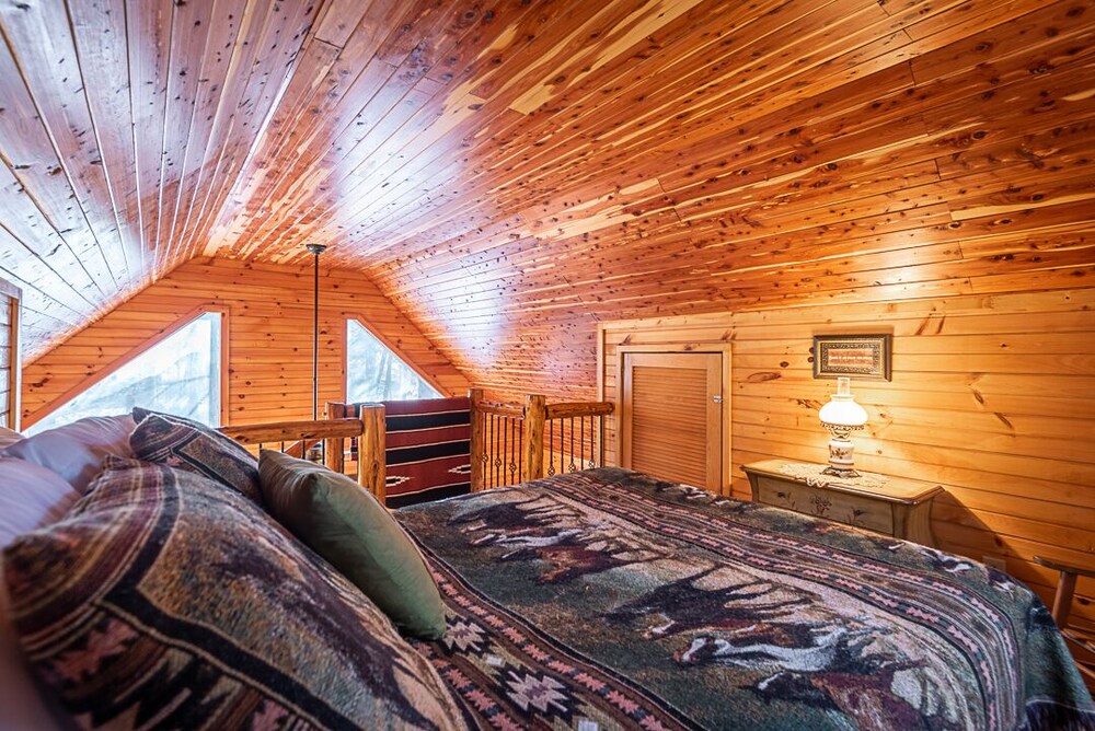 The Lodge at Oak Haven Farms Outside of Nashville, White Bluff Room