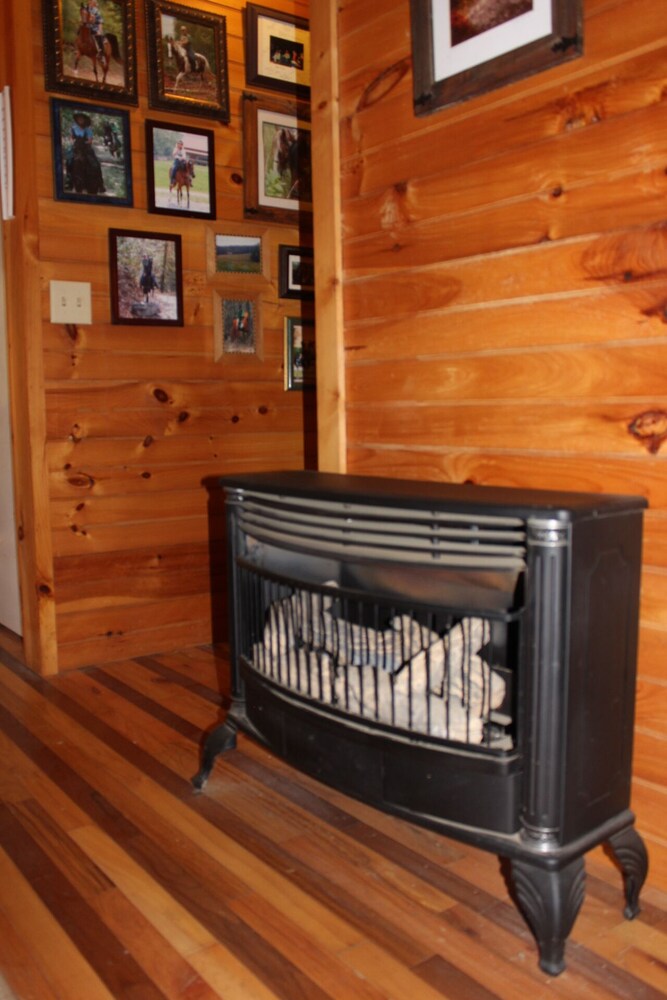 The Lodge at Oak Haven Farms Outside of Nashville, White Bluff Room