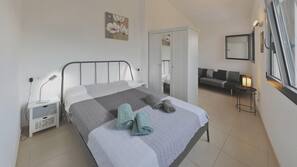 1 chambre, fer et planche à repasser
