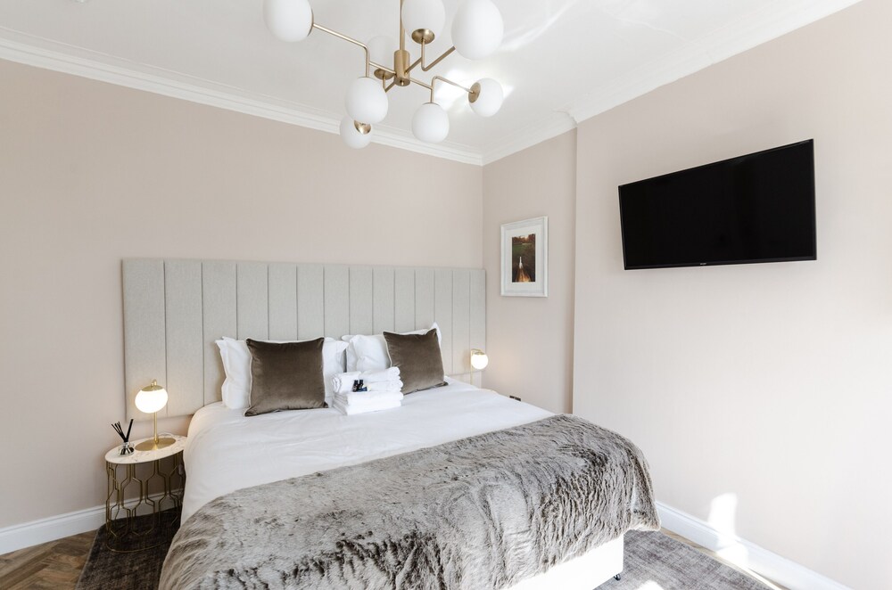 Sweeney Apartments and Rooms Reviews, Photos & Rates