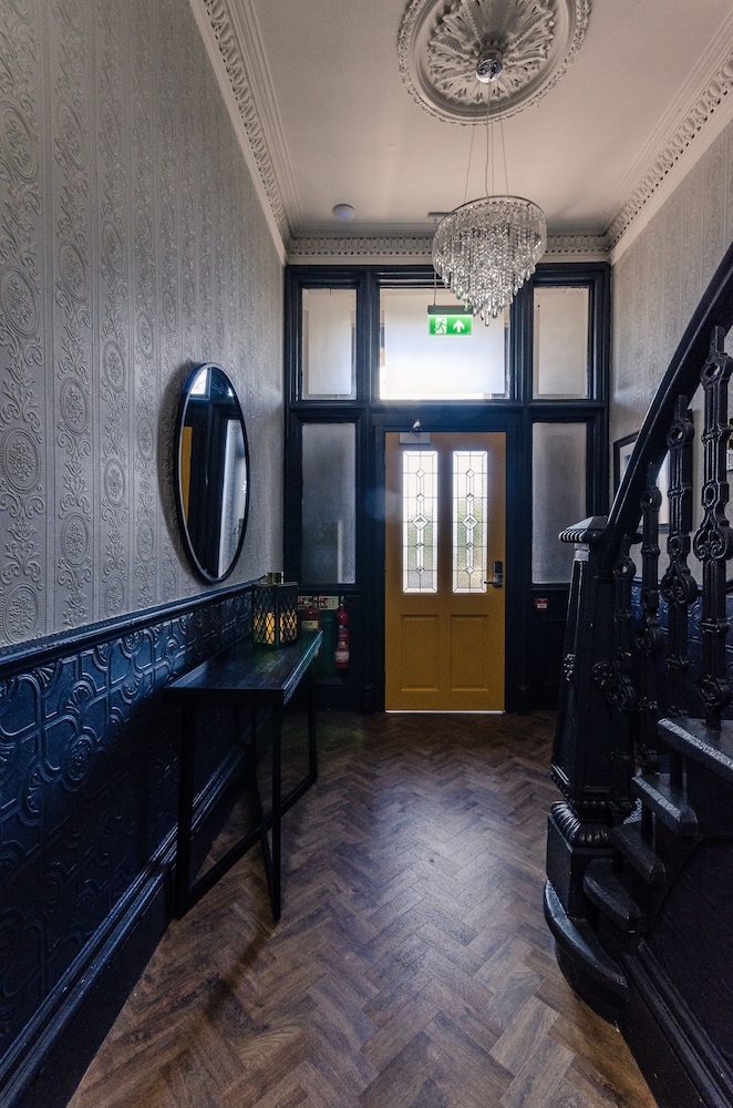 Sweeney Apartments and Rooms