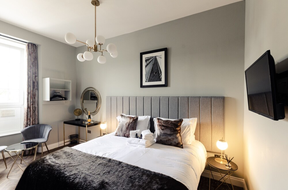 Sweeney Apartments and Rooms Reviews, Photos & Rates