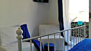 Free cots/infant beds, free WiFi