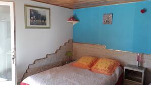 Tabla de planchar con plancha y cunas o camas infantiles gratuitas