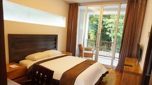 Desk, laptop workspace, rollaway beds, free WiFi