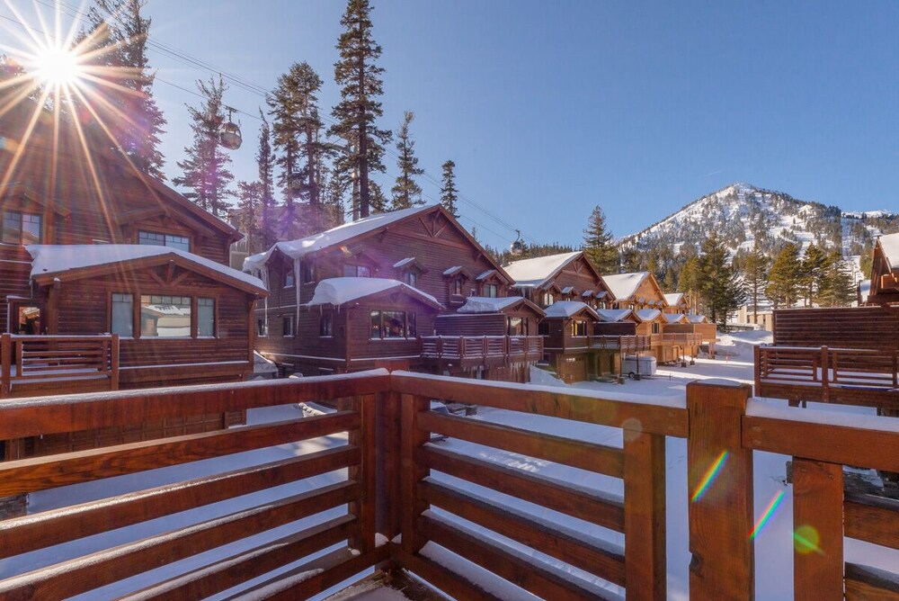 Holiday Availability! Upscale townhome with private hot tub, a stones throw away from the slopes