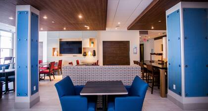 Holiday Inn Express & Suites Rehoboth Beach, an IHG Hotel