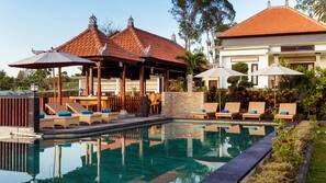 Kolam renang outdoor