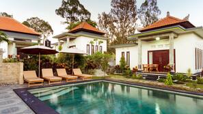 Kolam renang outdoor