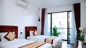 Memory foam beds, minibar, desk, free WiFi