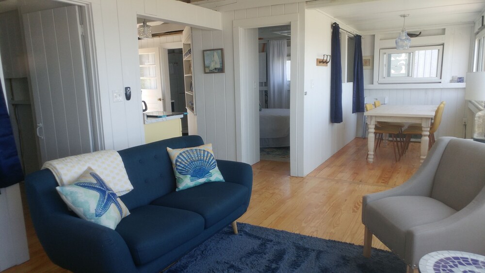 Popham Beach Direct Oceanfront Cottage Steps to the sand in Phippsburg