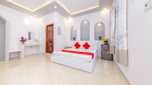 Minibar, desk, free WiFi, bed sheets