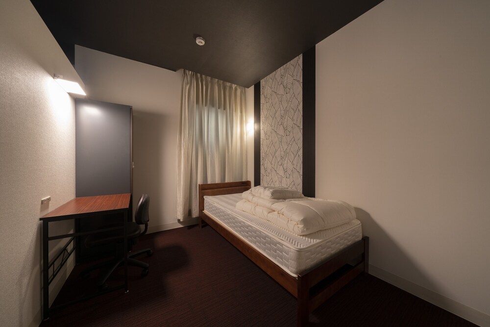 Capsule Hotel J Garden ShinOsaka Deals & Reviews (Osaka, JPN) Wotif