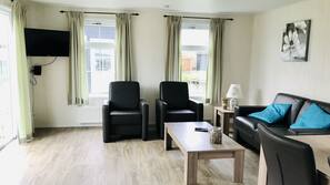 Individuell dekoriert, individuell eingerichtet, Bügeleisen/Bügelbrett