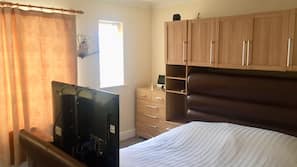 In-room safe, iron/ironing board, free WiFi, linens