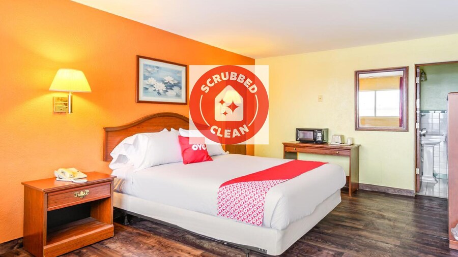 OYO Hotel Downtown Peoria I-74