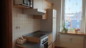 Kühlschrank, Mikrowelle, Ofen, Herd