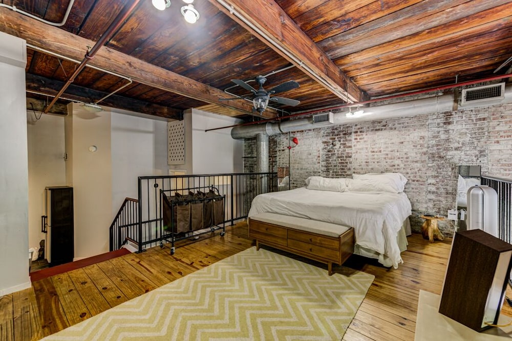 Super cool, centrally located LOFT w/ Spa-like Bathroom