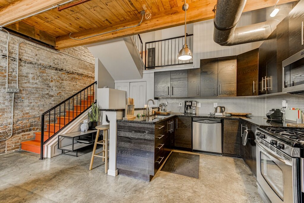 Super cool, centrally located LOFT w/ Spa-like Bathroom