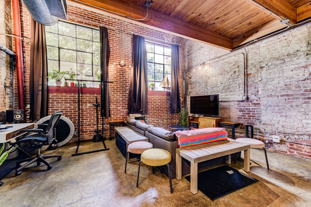 Super cool, centrally located LOFT w/ Spa-like Bathroom