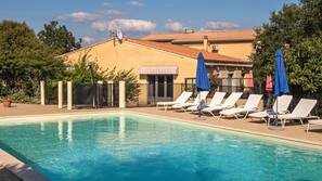 Piscine extérieure, piscine chauffée