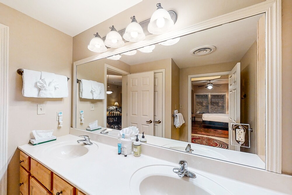 Inviting downtown condo w/ fireplace, balcony & shared pool/hot tub!