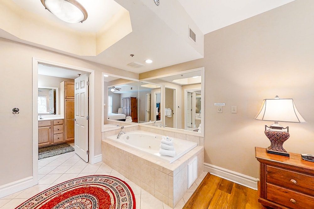 Inviting downtown condo w/ fireplace, balcony & shared pool/hot tub!