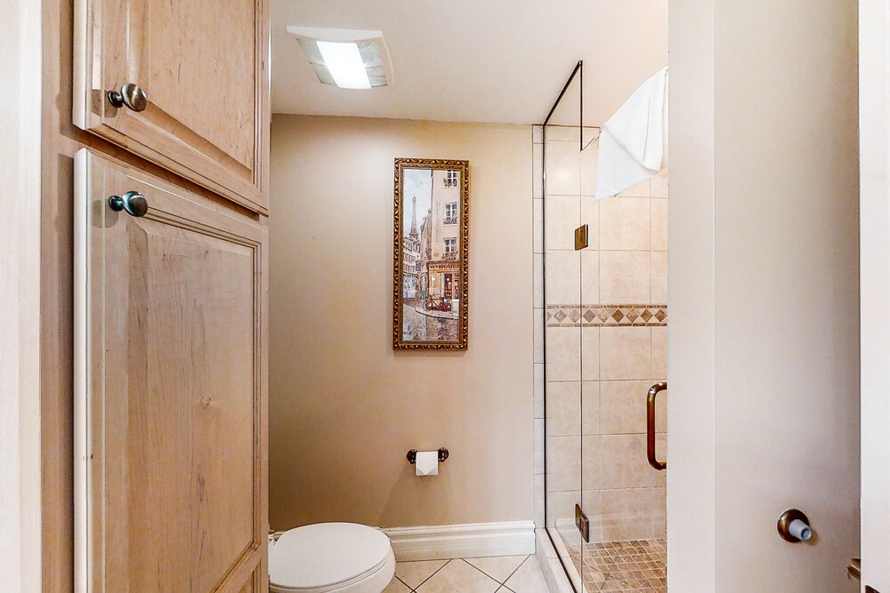 Inviting downtown condo w/ fireplace, balcony & shared pool/hot tub!