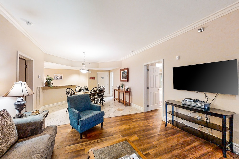 Inviting downtown condo w/ fireplace, balcony & shared pool/hot tub!