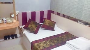Down duvet, free WiFi