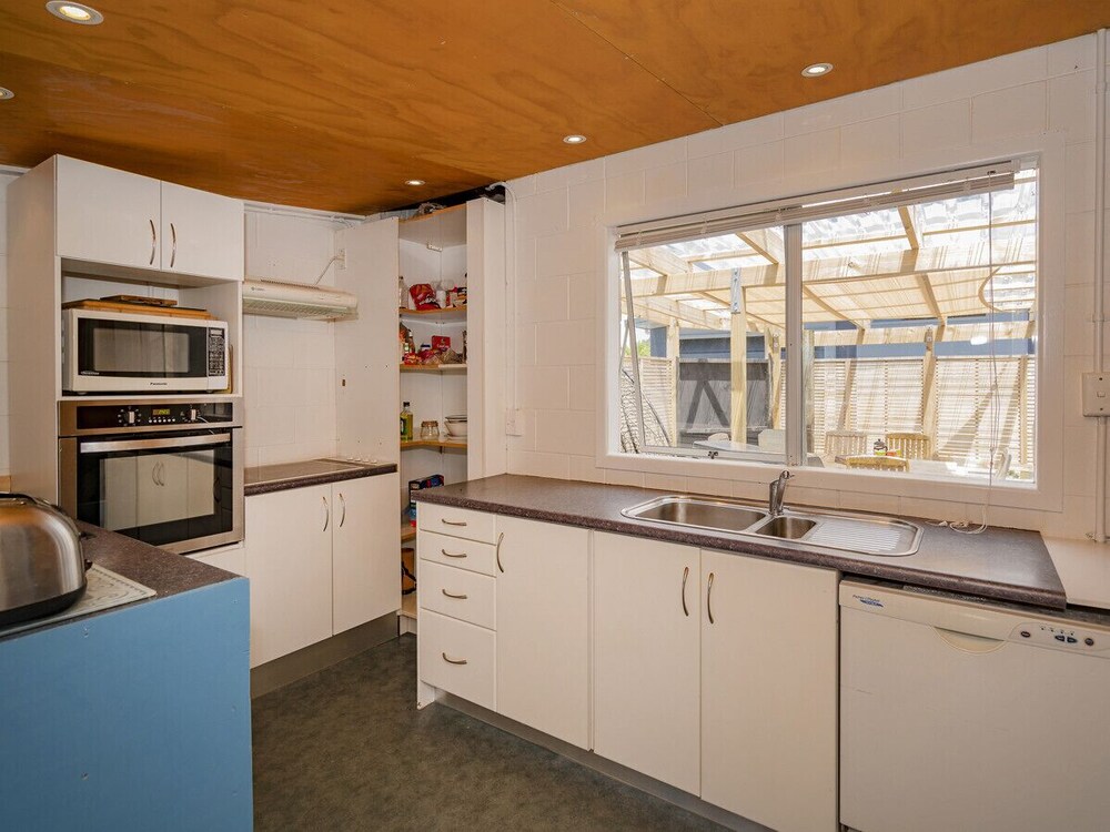 PIPI PALACE WHANGAMATA BACH, pet friendly in Whangamata Deals