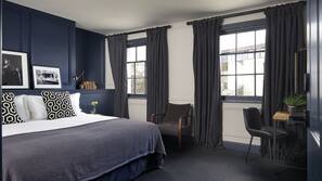 Hypo-allergenic bedding, desk, iron/ironing board, free WiFi