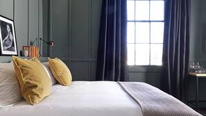 Hypo-allergenic bedding, desk, iron/ironing board, free WiFi